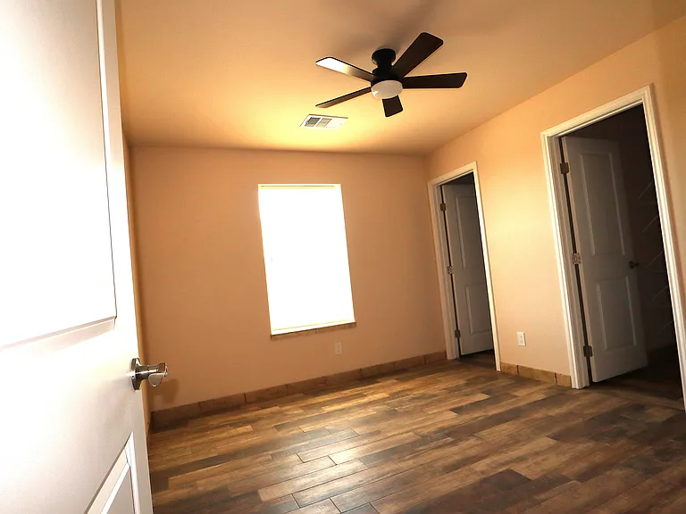 2ND BEDROOM UPSTAIRS
