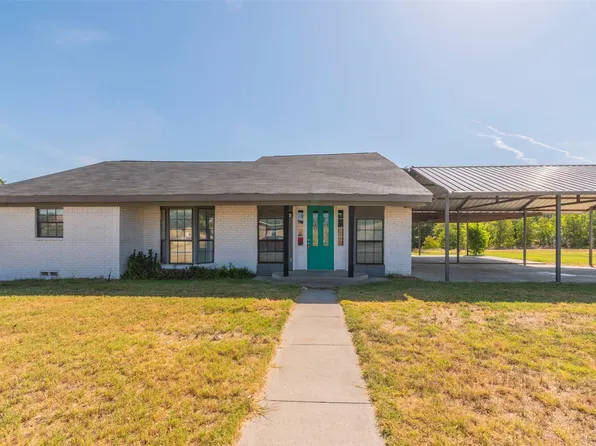 120 N 11th St, Jacksboro, TX 76458