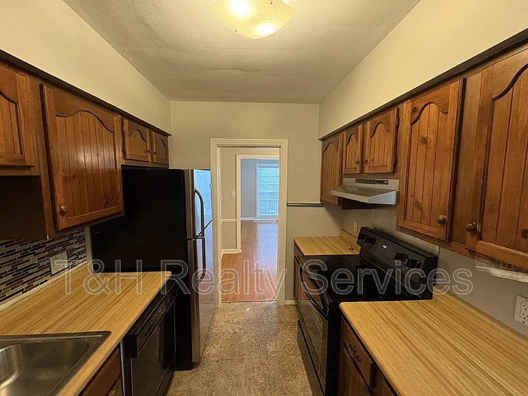 5302 E Saint Joseph St — Photo 8