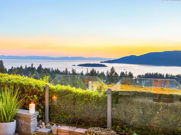 5360 Meadfeild Rd, West Vancouver, BC V7W 3E5