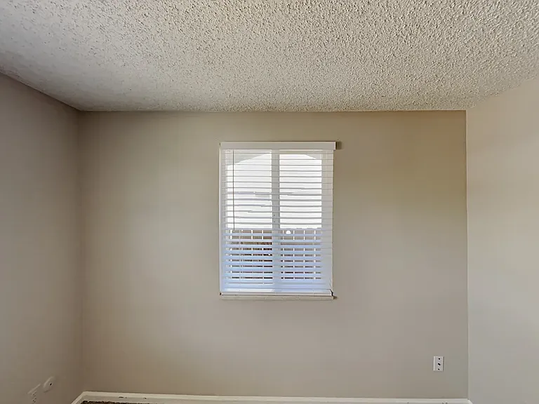 2656 E 117th Way — Photo 2