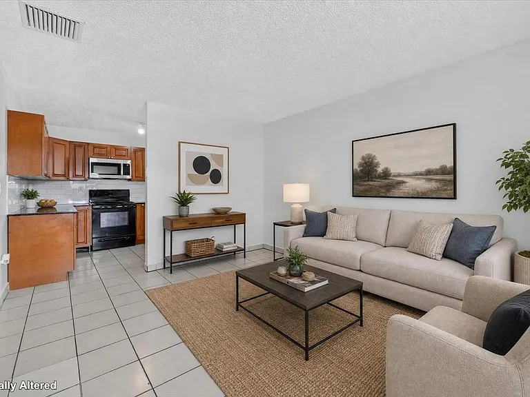 1880 SW 4th St #3 — Photo 4
