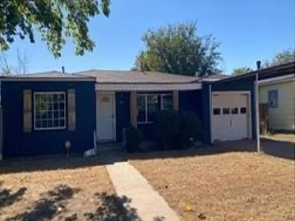 112 Holly St, Levelland, TX 79336