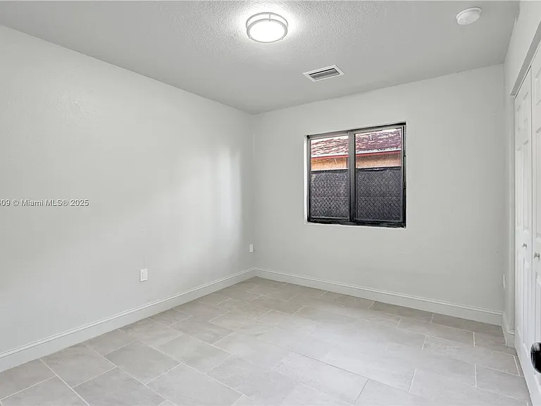 861 NW 6th Ave #1 — Photo 5