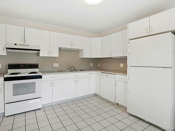 5th image of 630 Heritage Hls