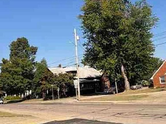 Exterior Neighborhood (street photo)