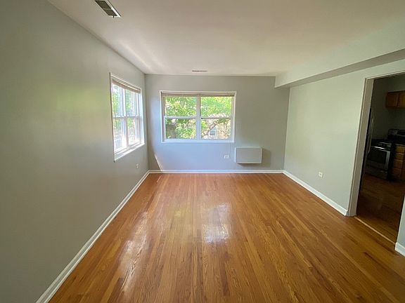 2nd image of 7515 N Seeley Ave APT 3A