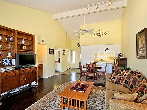 4th image of 1263 Robinson Ave APT 31