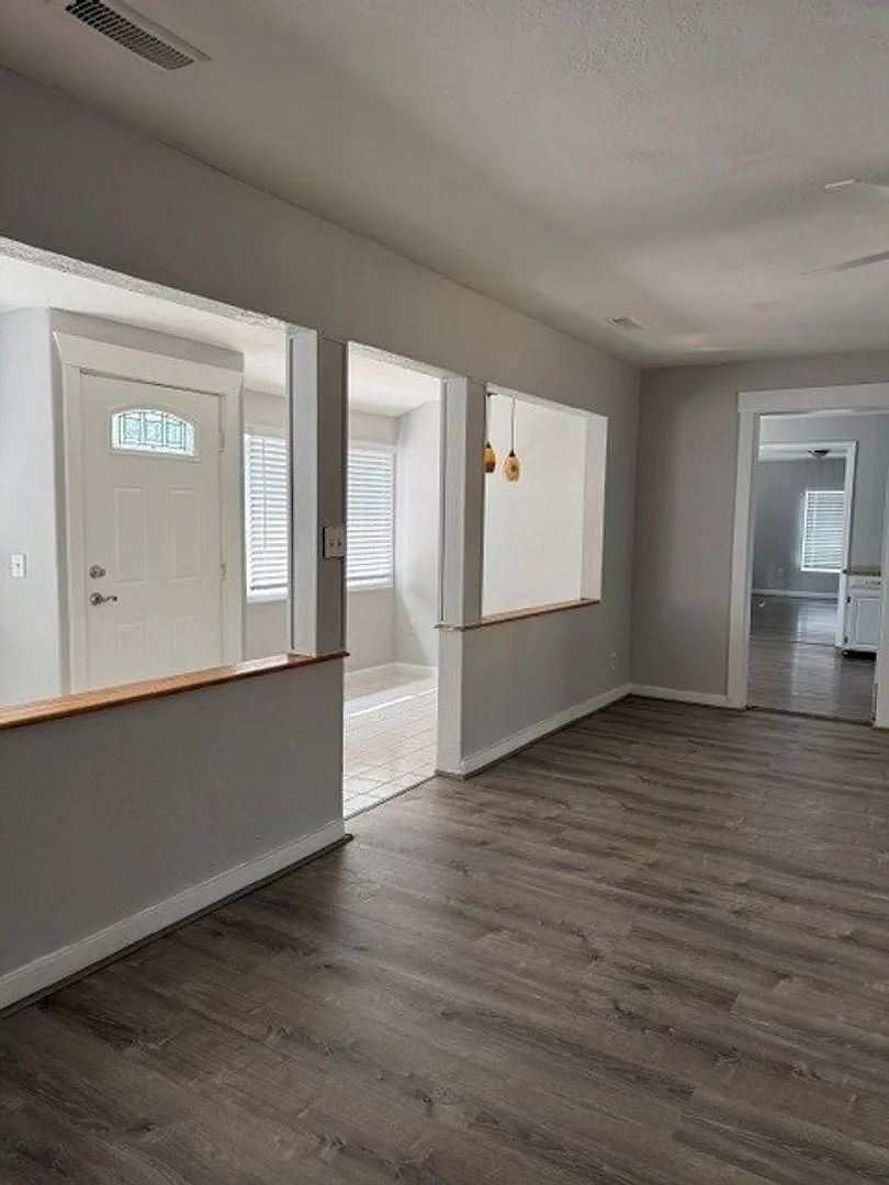 3 Bedroom West Salem House w/ Large Fenced Backyard — Photo 1