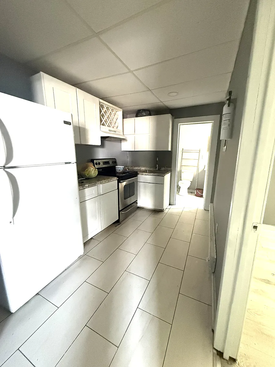 Building Photo - 702 Pittston Ave #1