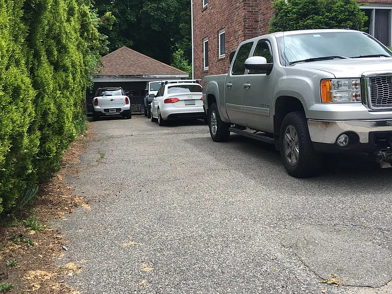 Driveway Tandem Parking 3 big Cars - 4 small Cars