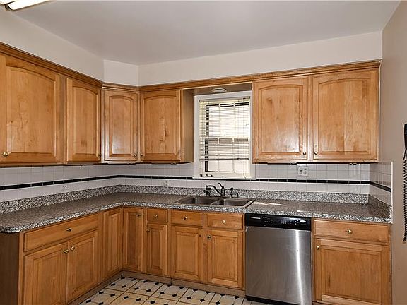 4th image of 6308 N Francisco Ave