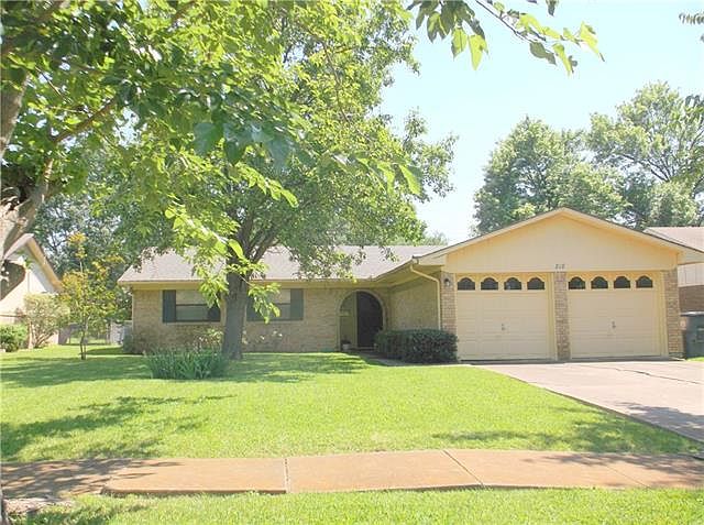 1st image of 818 Poinsettia Dr
