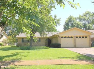 818 Poinsettia Dr, Lancaster, TX 75146