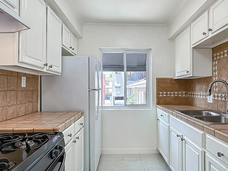 1241 N Fairfax Ave #1 — Photo 4