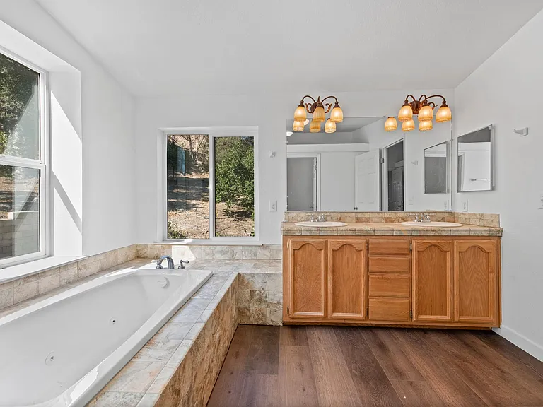 1057 E La Loma Ave — Photo 35