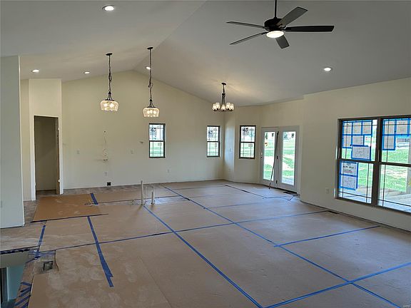 5th image of 724 Creekwood Ct
