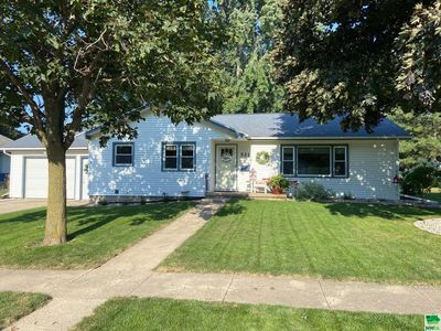521 Delaware Ave NW, Orange City, IA, 51041