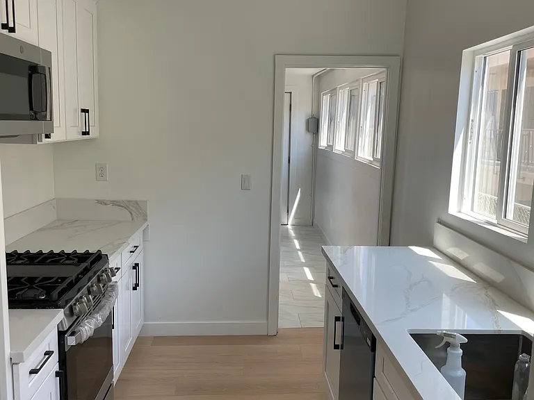 938 Everett St #938 — Photo 5