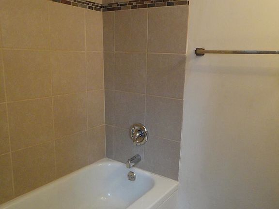 4th image of 1811 W Race Ave