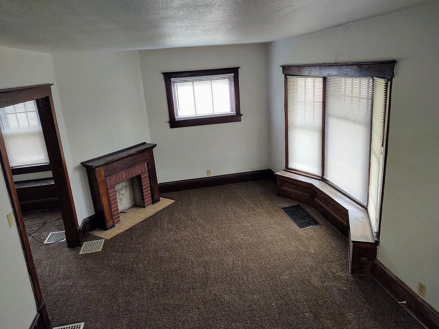 Three Bedroom House — Photo 4