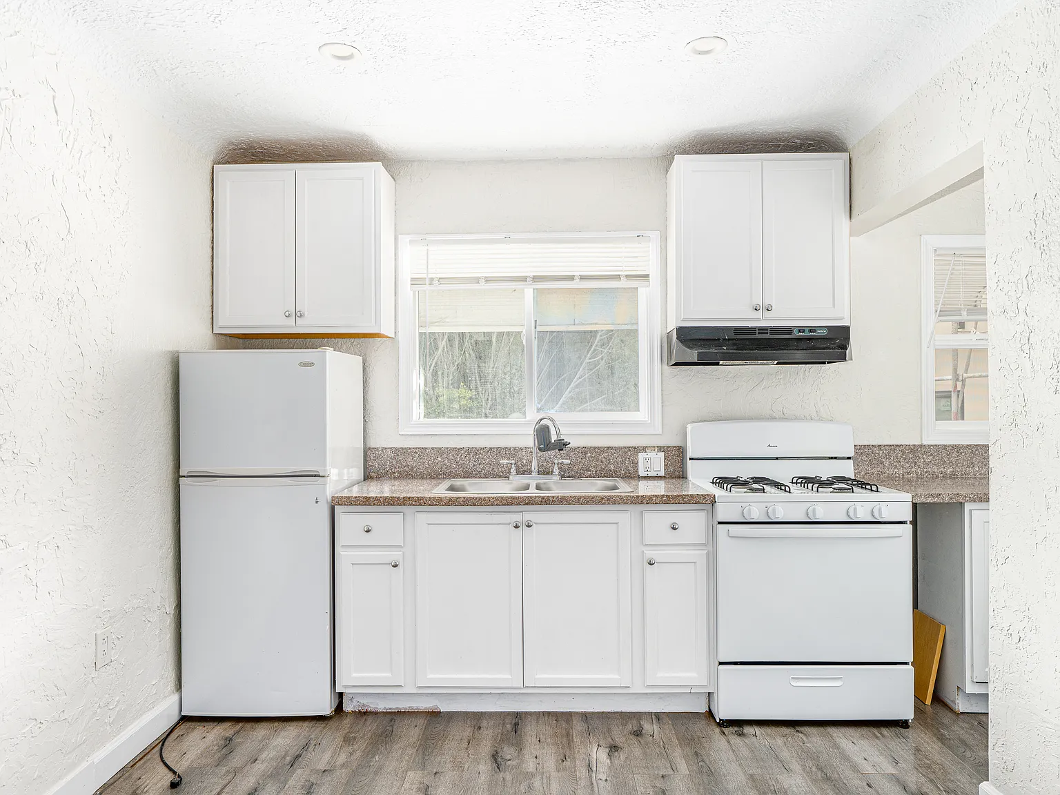 2 bed, 850 sqft, $2,900 — Photo 3