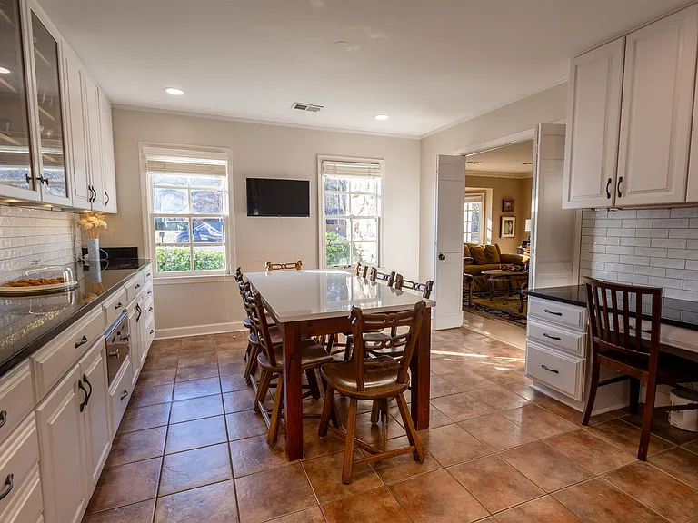 510 Berkeley Sq — Photo 5