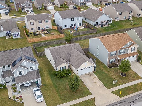 3rd image of 895 Briarstone Dr