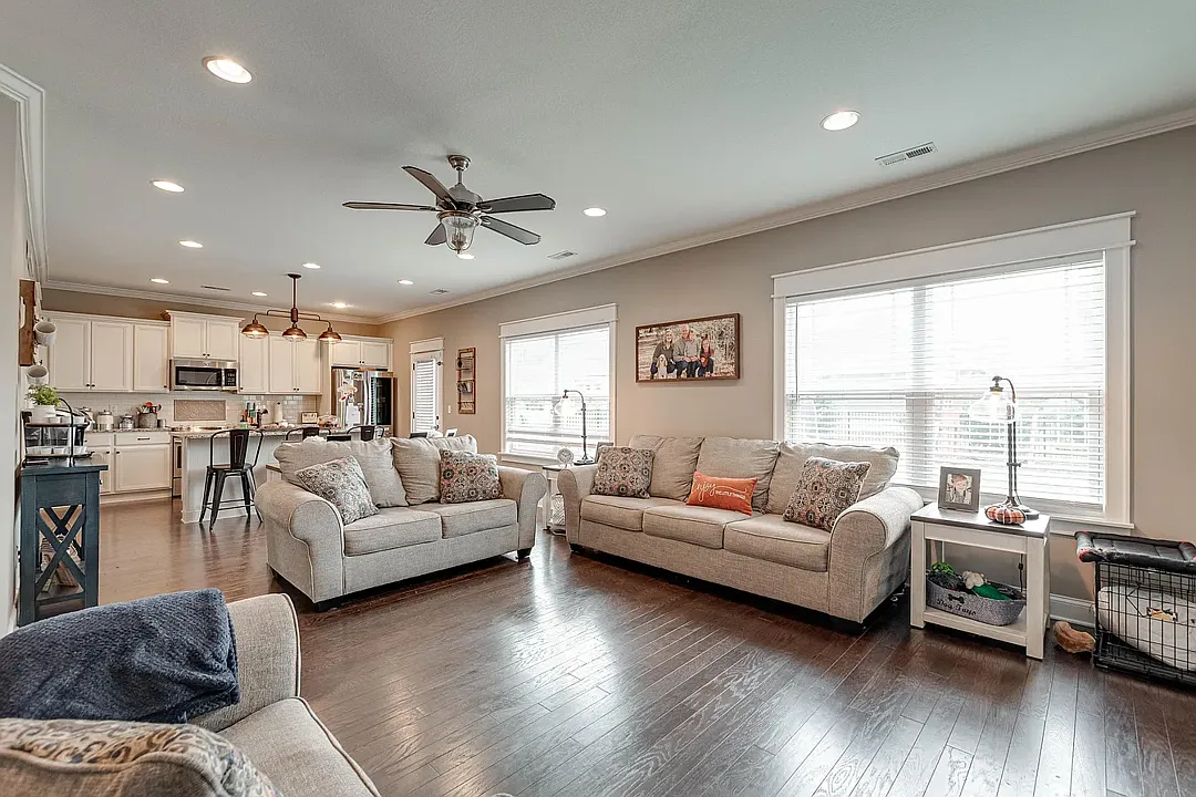 3 bed, 2230 sqft, $2,650 — Photo 3