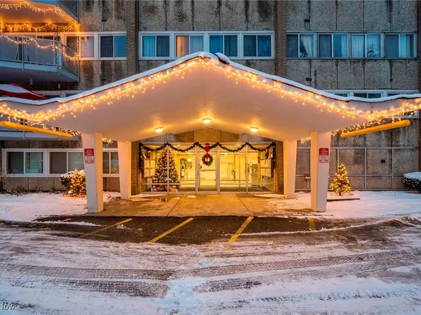 6640 Pearl Rd APT 604, Parma Heights, OH 44130