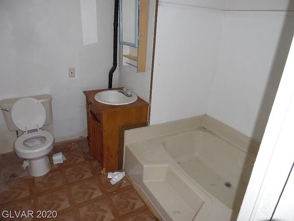 5th image of 1681 Royal Ave