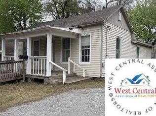 110 N 4th St, Clinton, MO 64735