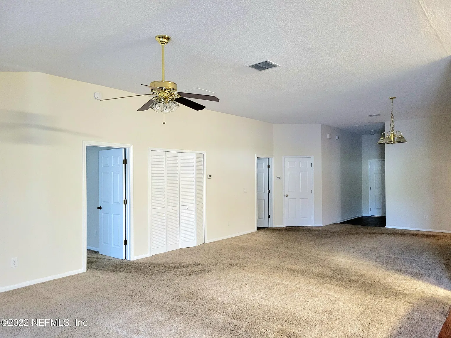 4 bed, 2.0 bath, 1863 sqft, $2,000 — Photo 3