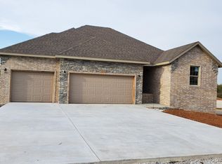 765 E Gallup Hill Rd, Nixa, MO 65714