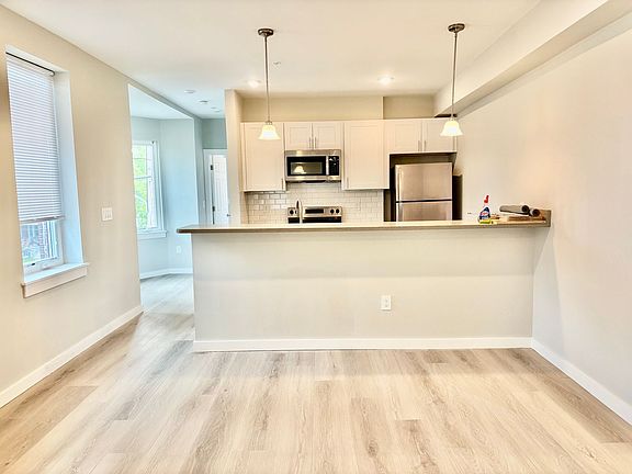 2nd image of 5356 Cedar Ave #5