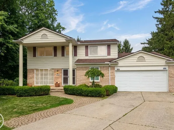 715 Abbey Ct, Rochester Hills, MI 48307