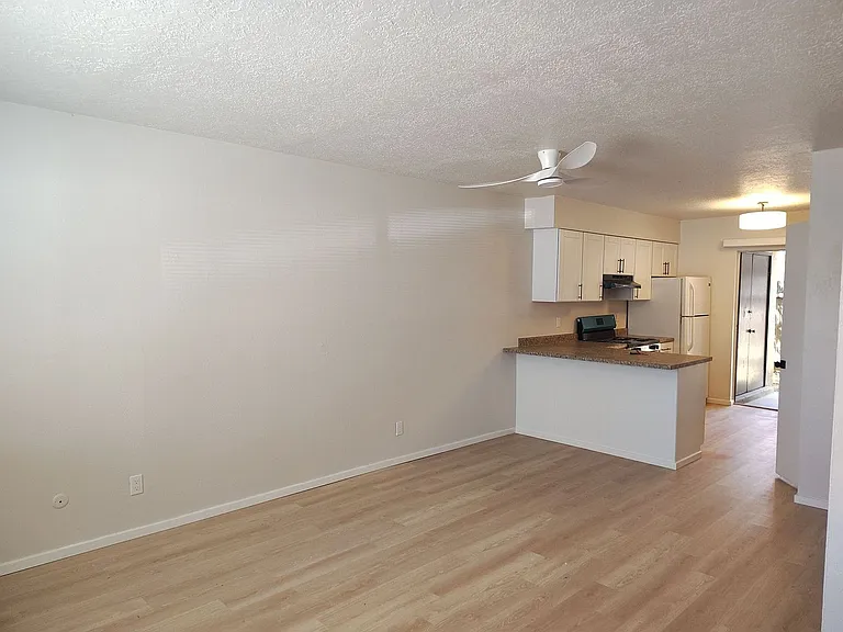 1415 Chelwood Park Blvd NE #A — Photo 2