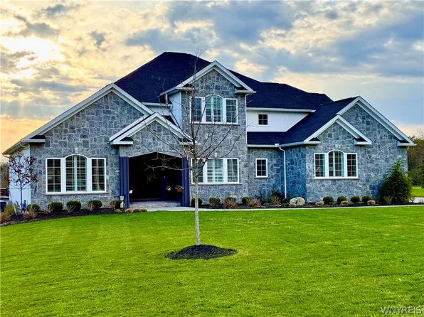 4990 Kraus Rd, Clarence, NY 14031