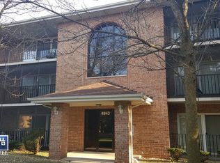 4943 E Circle Dr APT 303, Crestwood, IL