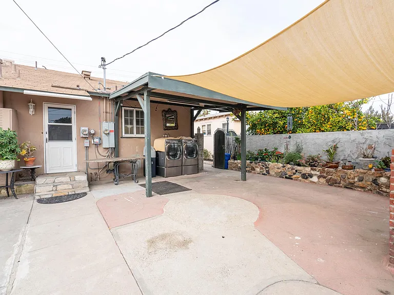 6240 Cahuenga Blvd — Photo 20