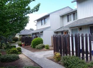 1810 NE Fairview Ave APT C, Grants Pass, OR 97526