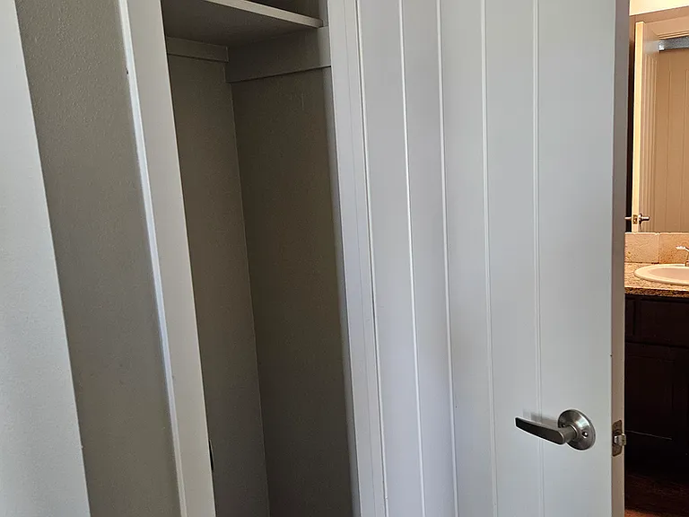 811 E Wandering Ln — Photo 27