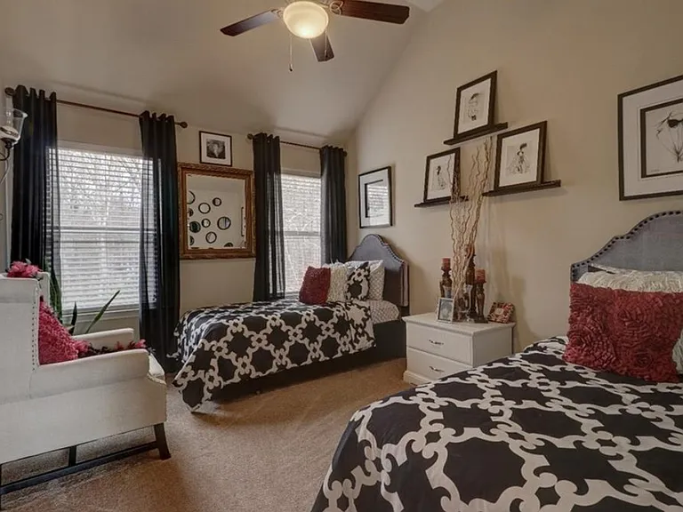3196 Moon Stone Ln — Photo 24