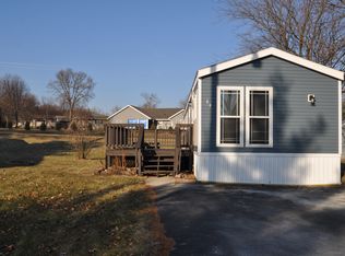 54 Meadowbrook Park Dr, Iron Ridge, WI 53035