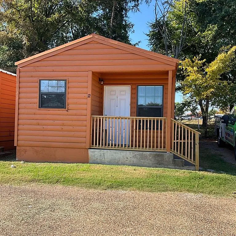 1 bed, 1.0 bath, 384 sqft, $900 — Photo 2