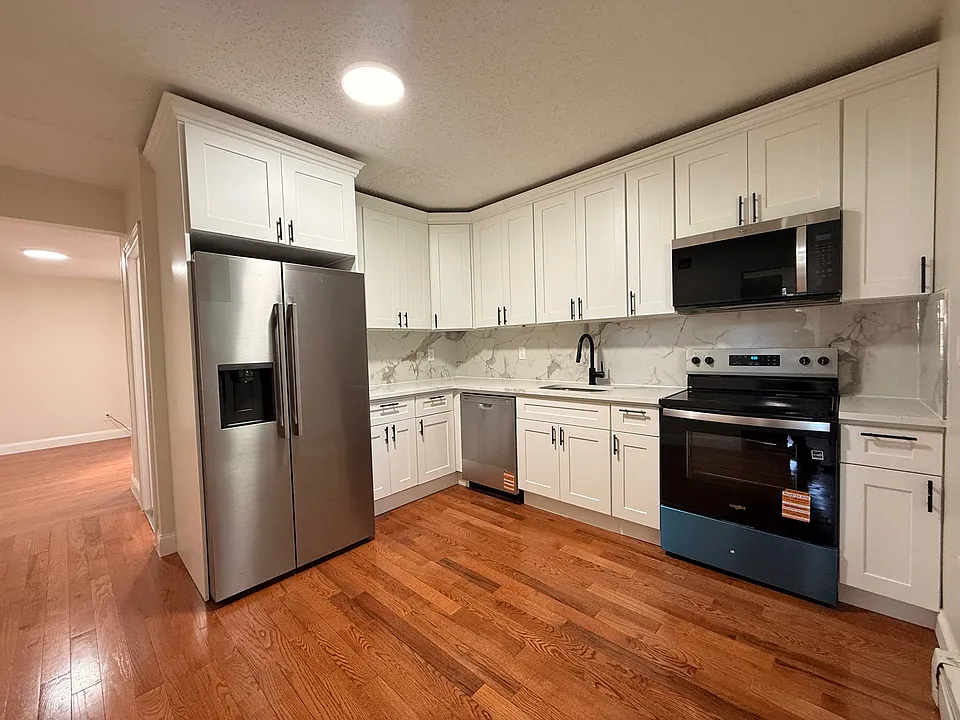 73-77 W Thames St #73
