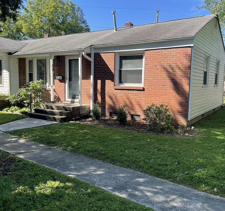 49 Trowbridge Ln