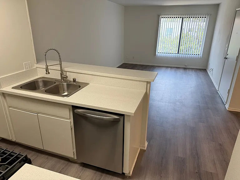 14543 Burbank Blvd — Photo 24