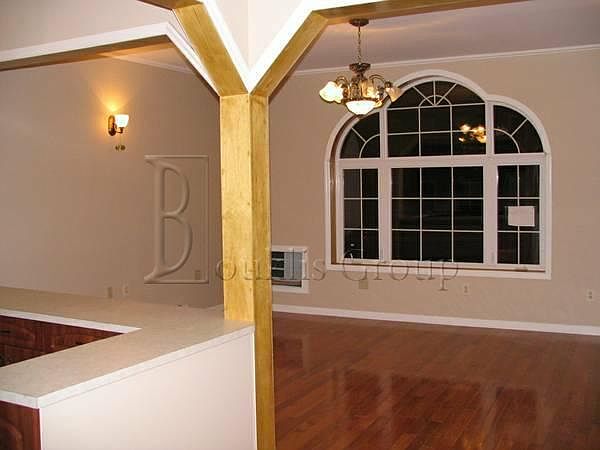 2nd image of 917 34th Ave #2