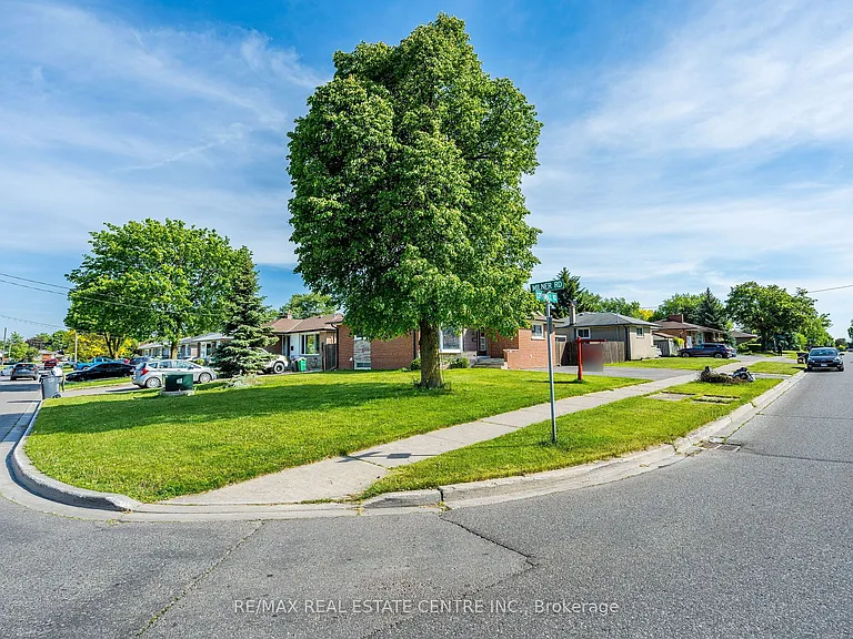 2 Milner Rd #BASEMENT — Photo 1